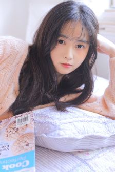 我趁老师睡觉摸她奶脱她内裤